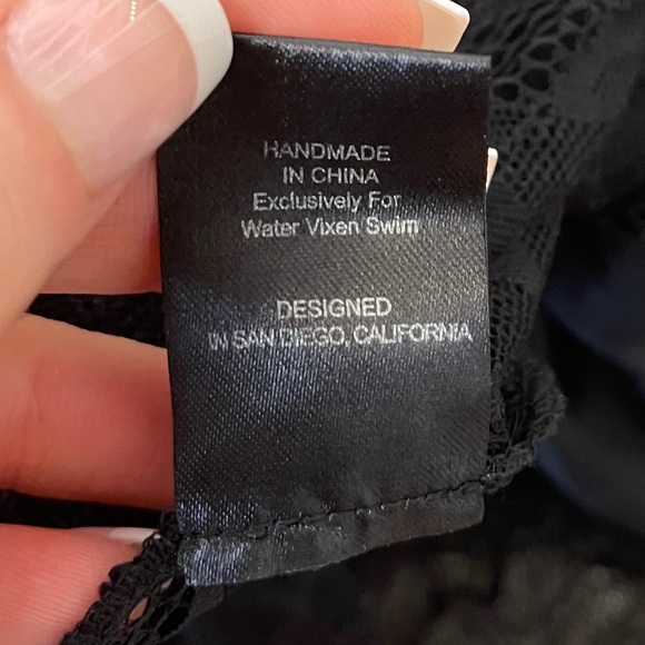 BLack Lace Kimono: 100% Silk satin& Chantilly lace - Picture 7 of 8